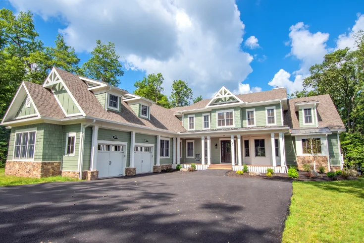 Scenic lake house with private covered dual-slip and two covered lake-view  decks - Ten Mile